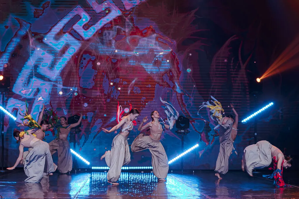 696